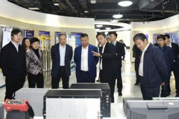 深圳市副市长王立新来校调研