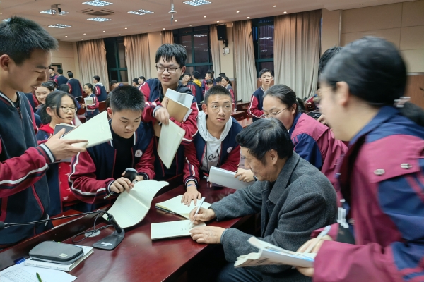 光电学院浙江招生工作组赴浙江开展科普讲座及招生宣传